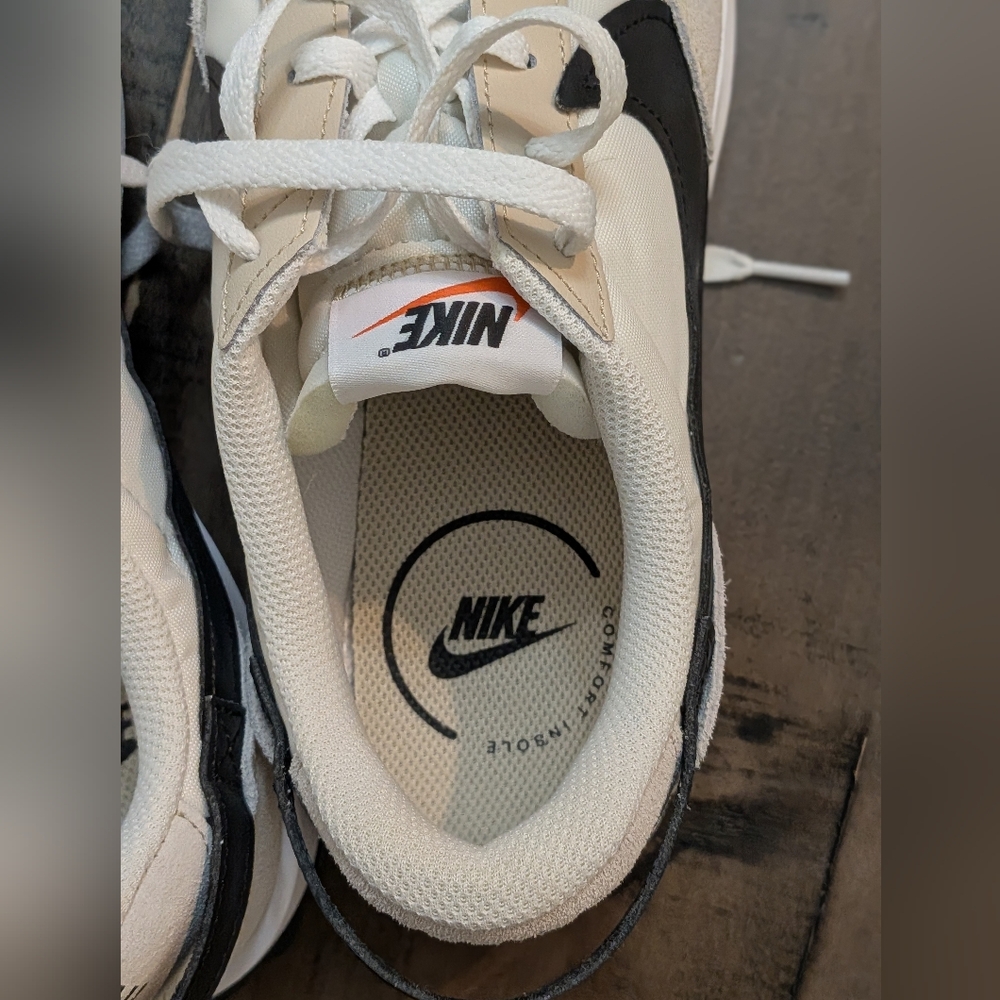 Nike Waffle Debut "Sanddrift/Black/White" Women's Shoe - Picture 7 of 12